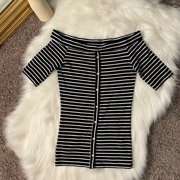 FRAME Off-the-Shoulder Button-Front Striped Tee - Picture 2 of 4